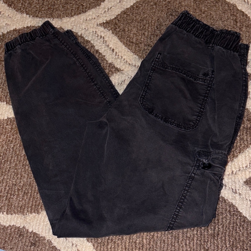 American Eagle Women’s Black Cargo Pants